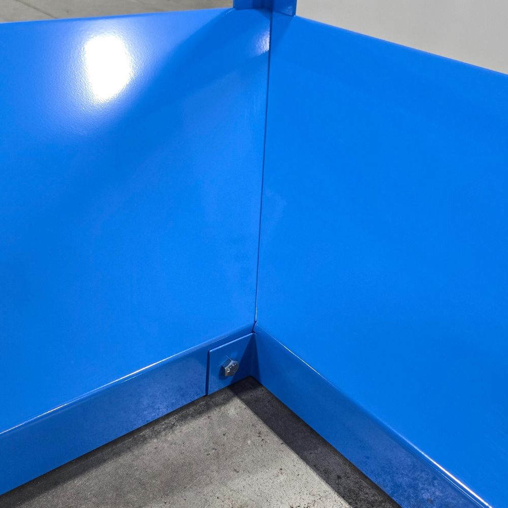 The strong corner construction of a Hanen Tote Skid.
